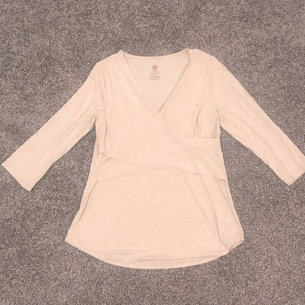 Kindred Bravely Three Quarter Sleeve Top. Size M. Color Cream/ Taupe.